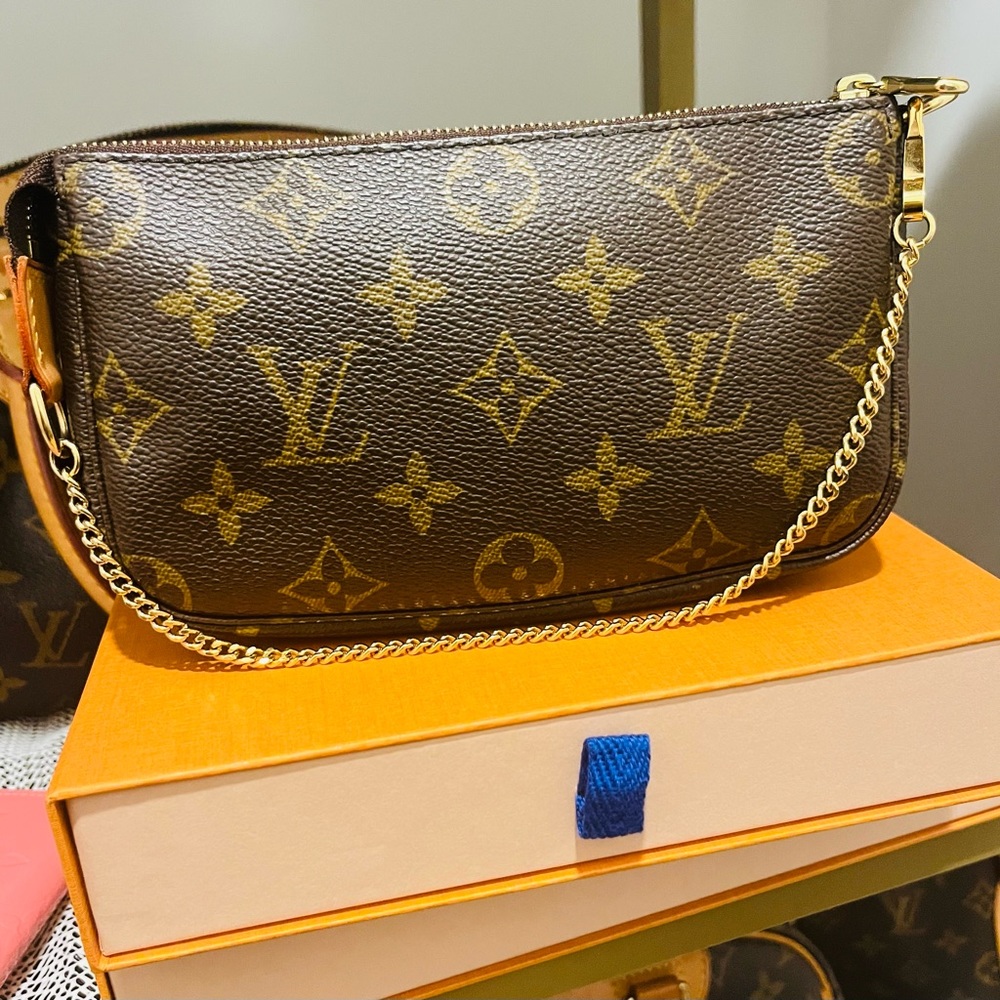 SOLD‼️Authentic Louis Vuitton mini puchette